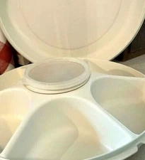 TUPPERWARE NEW VINTAGE Divided Vegetable Fruit Chip and Dip Tray w Cover 