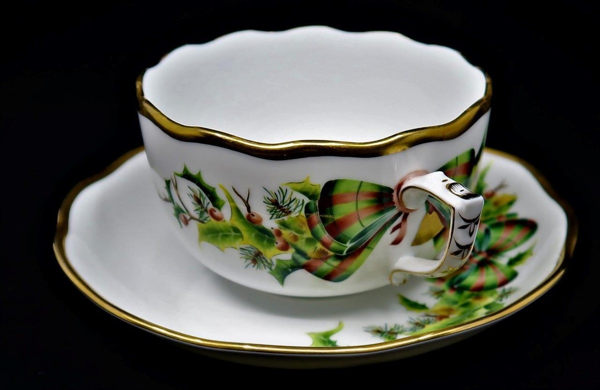 Herend, Christmas Ft Noel 20724, Holly & Ribbons Holiday Tea Cup 