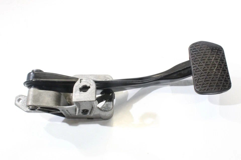 Mercedes-Benz E55 2004 AMG montaje de pedal de freno A1232 Foto 2 de 4