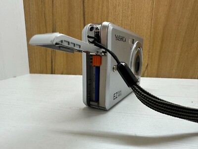 Yashica EZ F8035 Digital Camera Full Box 8 MP 3X Optical Zoom