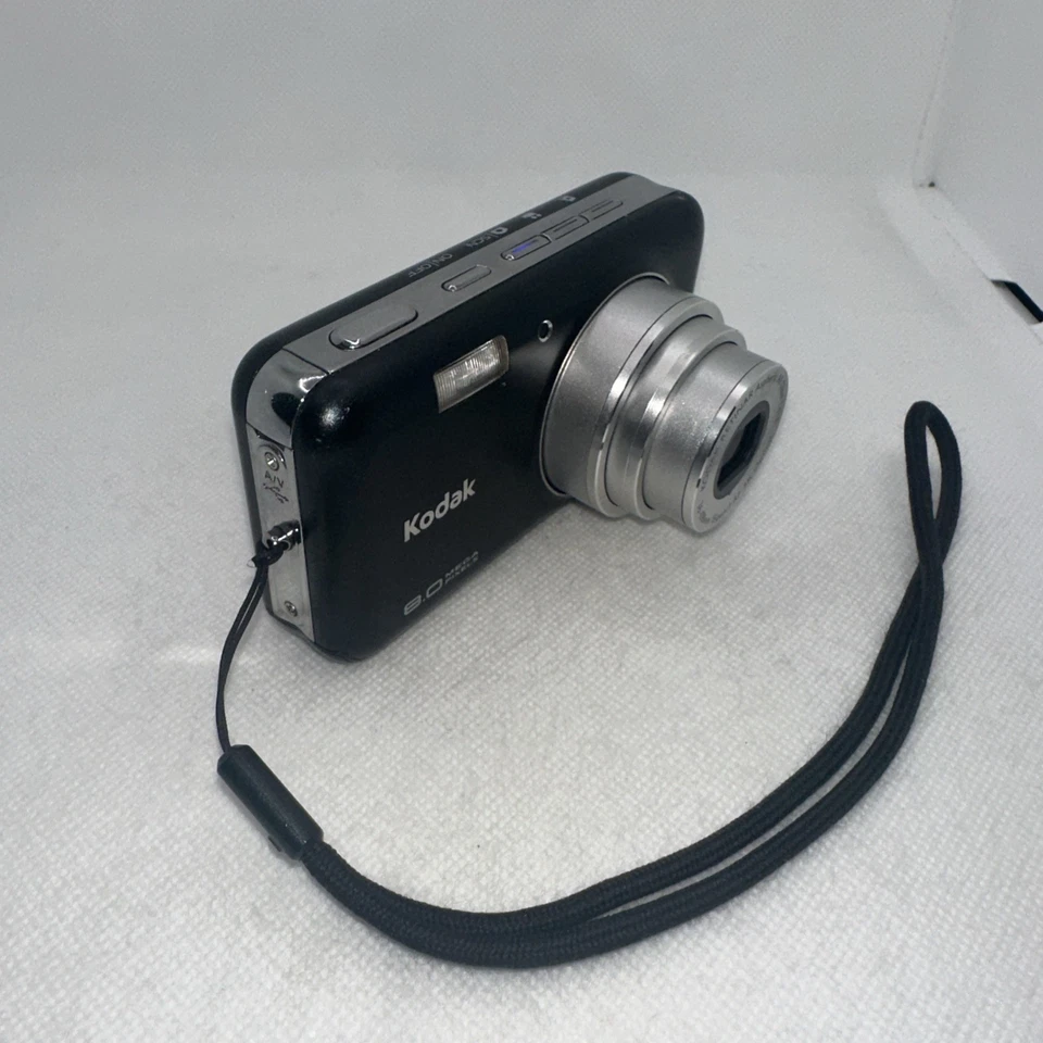Kodak EasyShare V803 8MP Digital Camera Tested Plus Charger Battery 16GB SD - Image 2 of 4