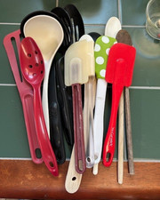 Lot Of 16 Kitchen Utensils Variety . Silicone /Wood