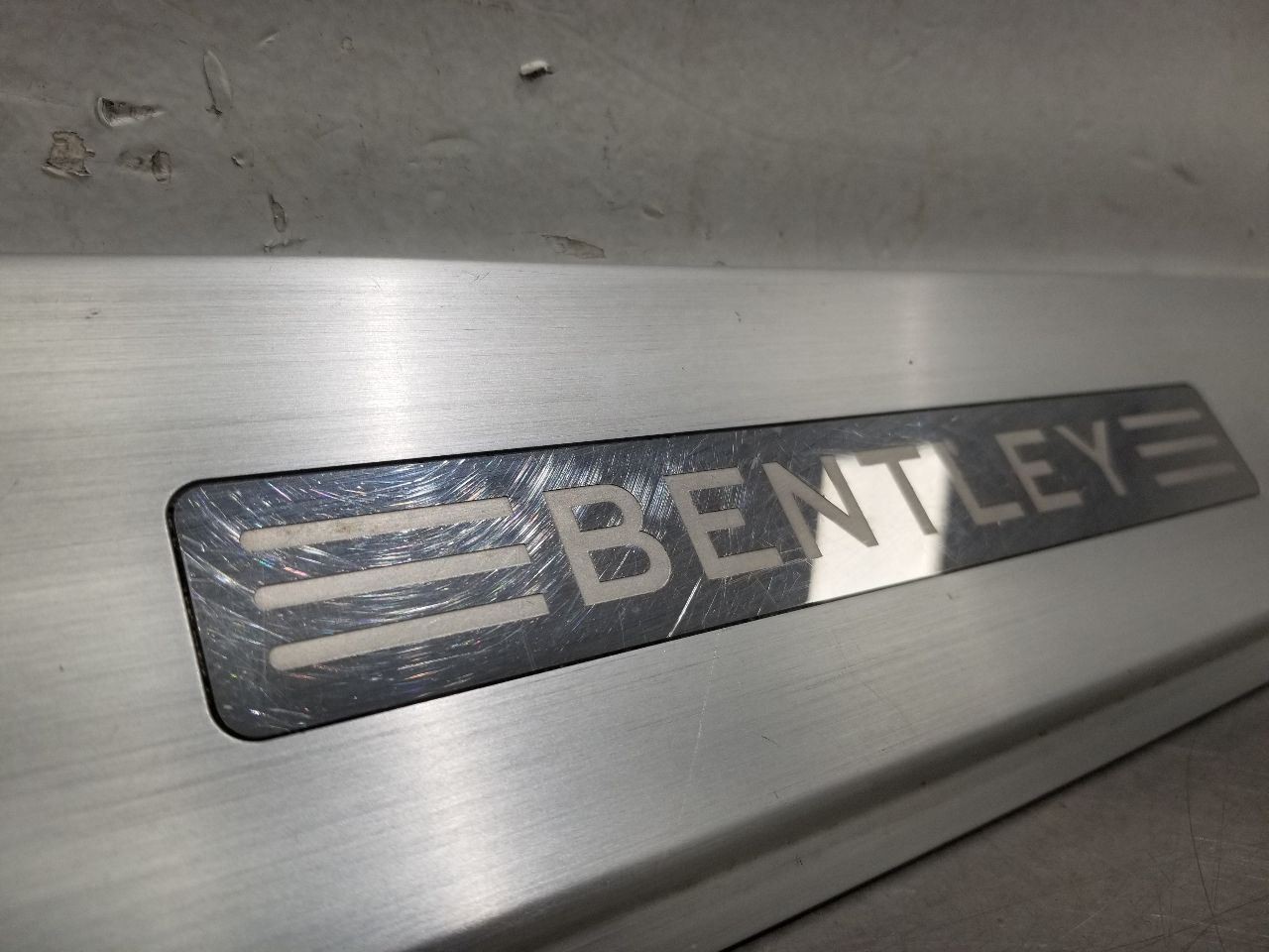 17 BENTLEY BENTAYGA INTERIOR DOOR SILL SCUFF PLATE TRIM FRONT LEFT DRIVER