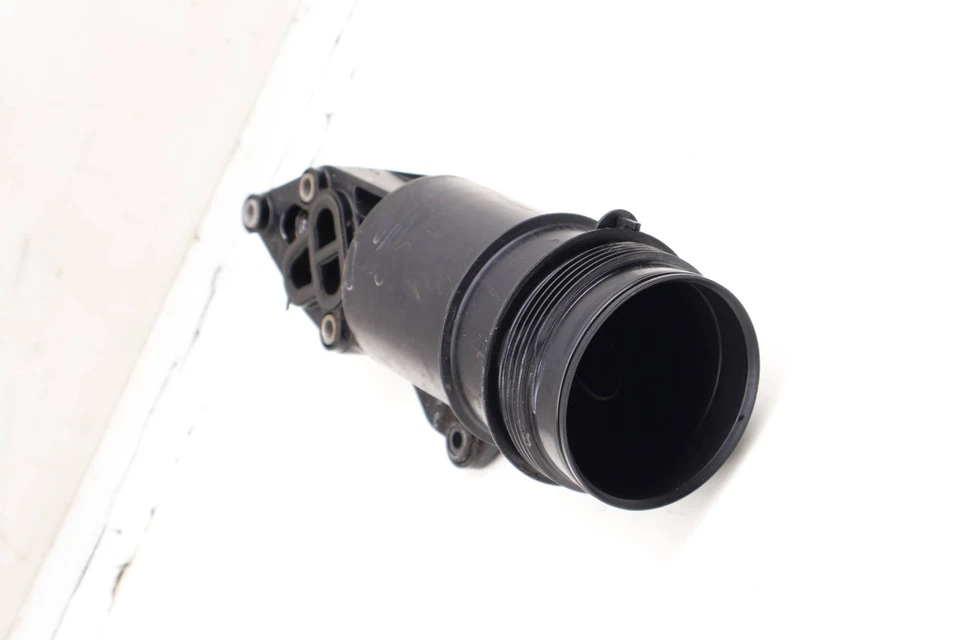 AUDI A8 QUATTRO 2012-2014 - Carcasa/adaptador filtro aceite motor 06E115405K Foto 2 de 4