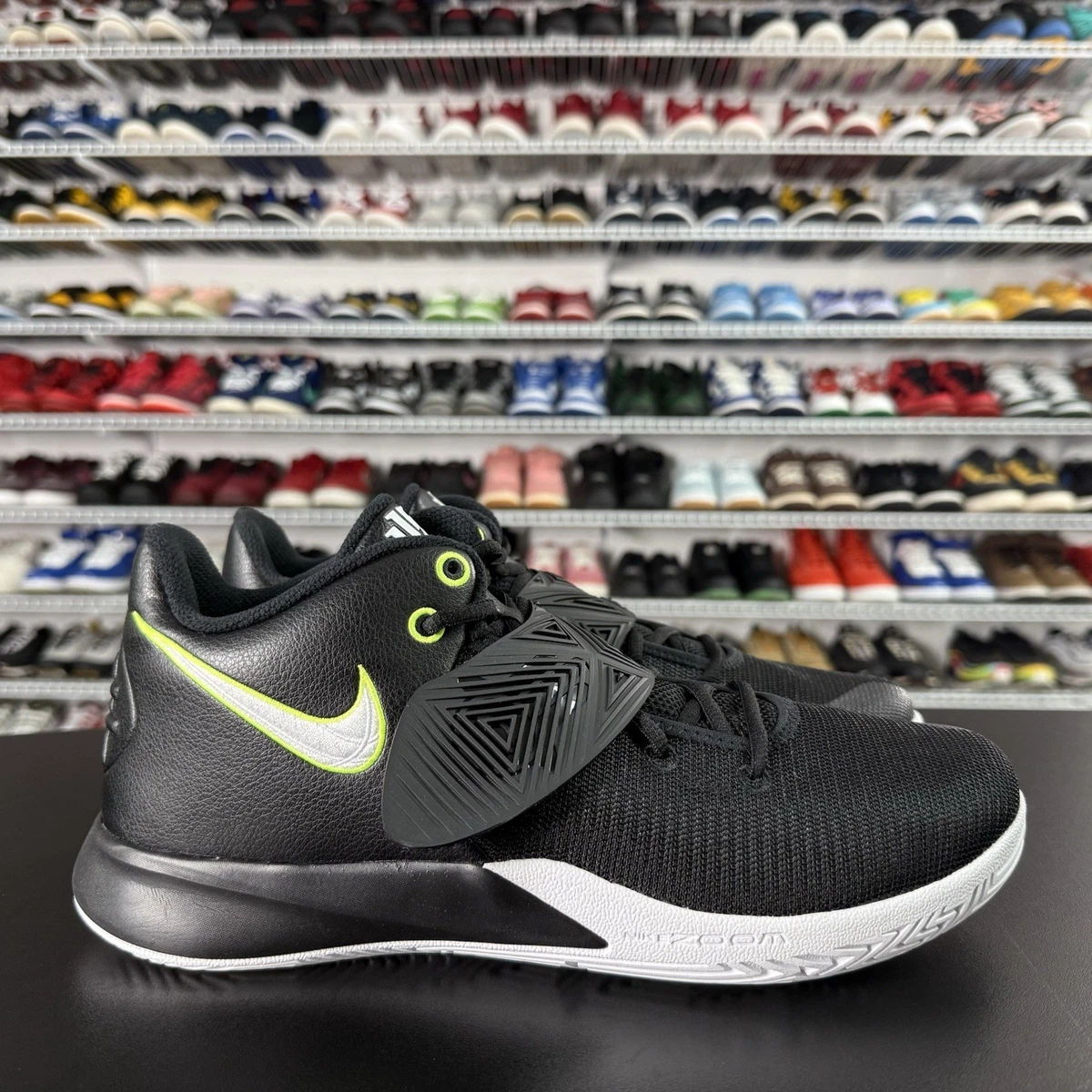 Las mejores ofertas en Nike Kyrie 3 Black Yellow | eBay