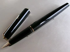 Montblanc 320 Fountain Pen Black GT Cartridge Filling System 14K EF Nib