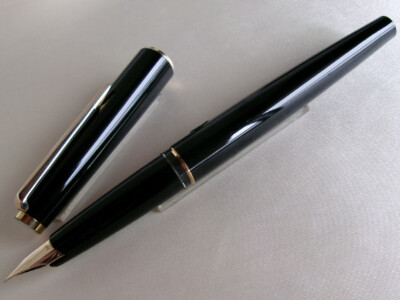 Montblanc 320 Fountain Pen Black GT Cartridge Filling System 14K