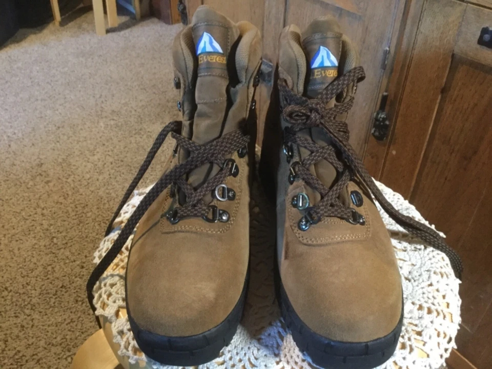 Nuevas botas de gamuza MT EVEREST SIN CAJA.  Hombre 8 Mujer 10. Foto 2 de 4