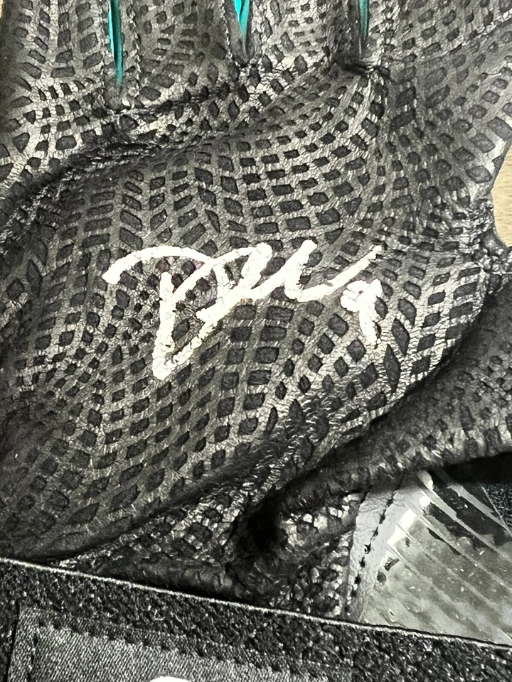 2018 MLB Seattle Mariners Dee Gordon Signed Batting Gloves Under Armour Yard JSA - Image 2 of 4