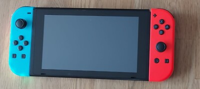 Nintendo Switch Konsole + USB Kabel + Joy-Con (Rot / Blau)