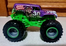 Grave Digger 30th Anniversary 1:64 Spinmaster Monster Jam Truck