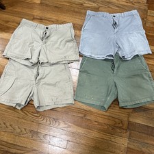 Gap Chino Shorts Lot Of 4 Pair Gray And Green Are 7? Inseam And Khaki Are 5.5?