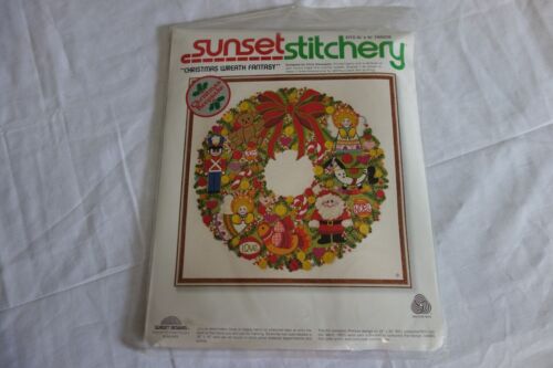 1979 Sunset Christmas Wreath Fantasy Crewel Embroidery Stitchery KIT Santa  2071 - Picture 1 of 2