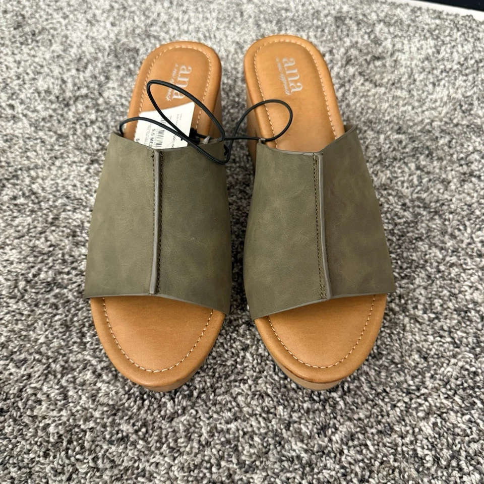 Sandalia zueco sin cordones plataforma verde Ana Elissa con tachuelas talla 9,5 M Foto 2 de 4