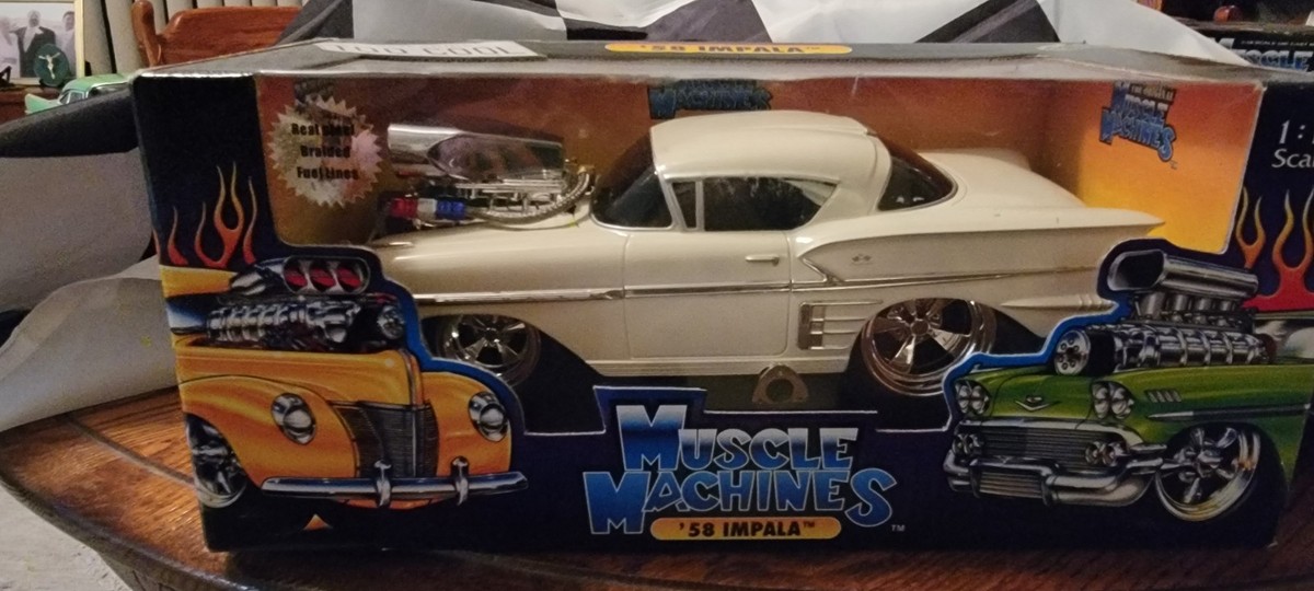 MUSCLE MACHINES 1/18 WHITE BLOWN 1958 CHEVY IMPALA HOT ROD NEW IN
