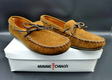 Minnetonka Men's Classic Driving Moc 913 Suede Slipper Dusty Brown Sz. 8 NEW Box