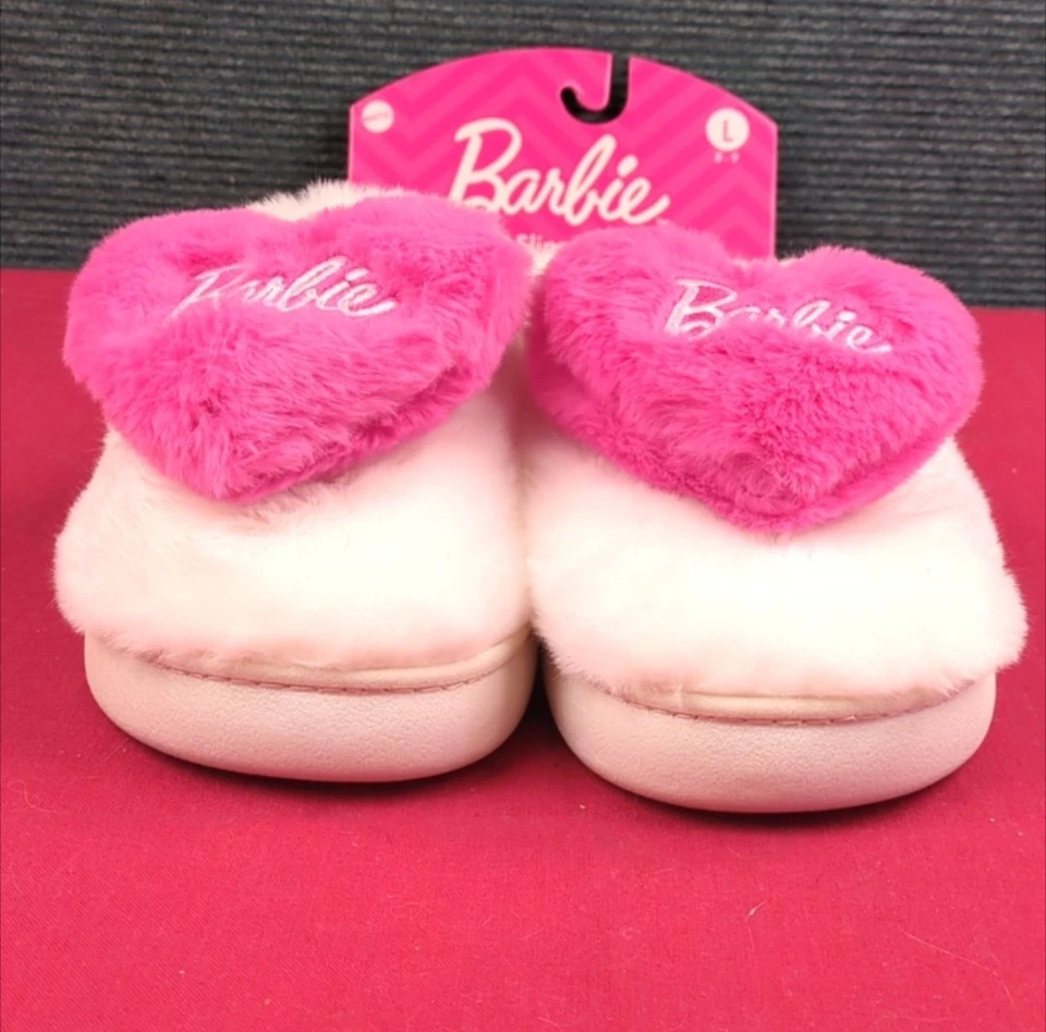 Zapatillas Barbie de Peluche con Corazones, Rosa y Blanco Usadas en Excelente Condición Foto 2 de 4