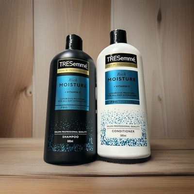 2 x 680ml Tresemme Rich Moisture + Vitamin E Shampoo & Conditioner Set