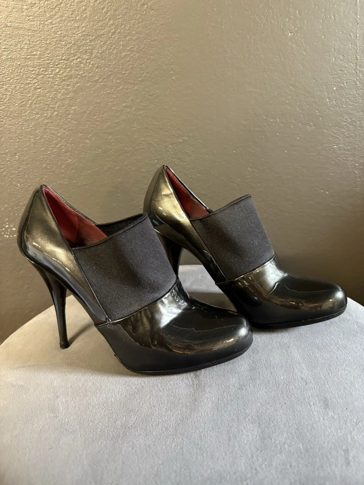 MIU MIU Grey/Black Patent Leather High Heel Pumps - RRP $1290.00 - Image 2 of 4