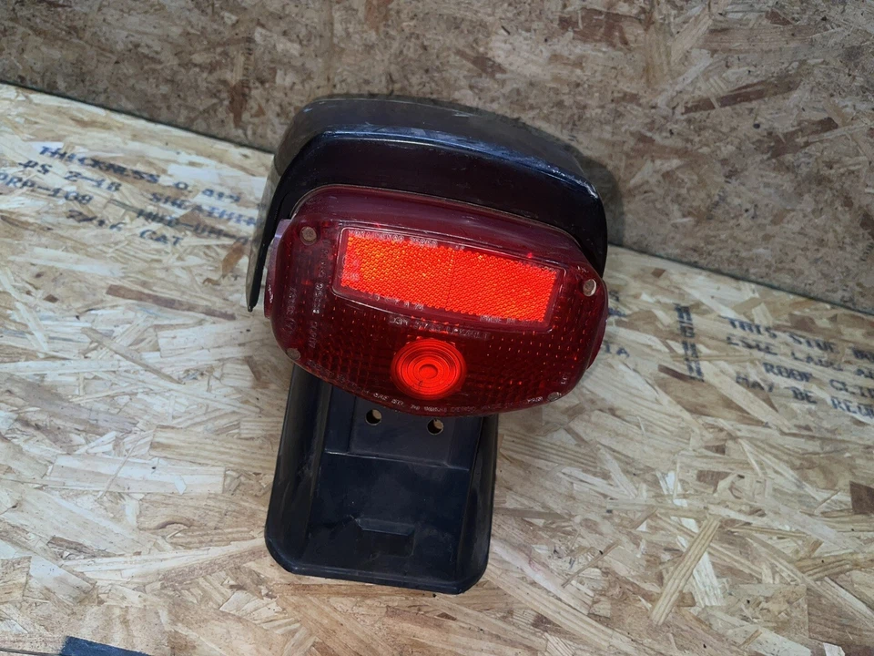 1978 铃木 GS750E 黑色后挡泥板护罩带尾灯 — 第 2/4 张图片