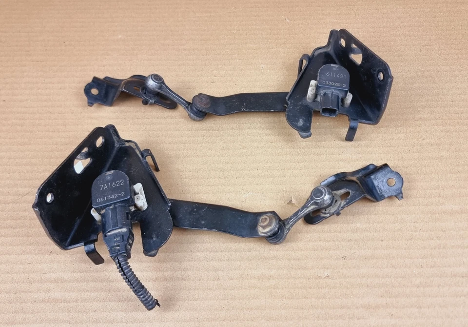 Par de sensores de control de altura trasero izquierdo y derecho Lexus LS460 LS460L LS600h 07-17 Foto 2 de 4