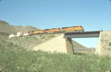 BNSF 4231 ES44C4 KINGMAN CANYON AZ ORIGINAL SLIDE 04-14-17 T11-6