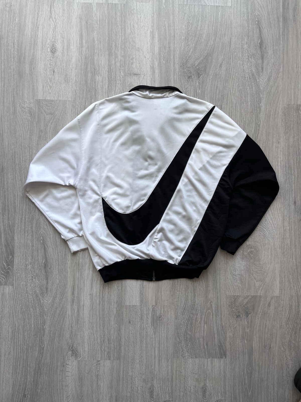 SACAI X NIKE Giacca a vento vintage Nike anni 90 bianca nera track jacket grande logo swoosh uomo