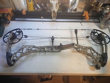 Mathews VXR 28 RH  70# 29" Draw Realtree Camo