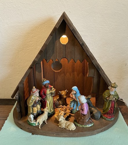 Krippe Holzstall Mit 11 Figuren Und Beleuchtung Weihnacht Deko - Bild 1 von 4