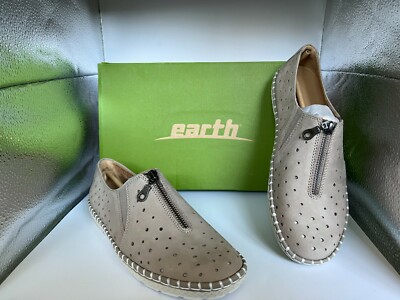 NIB Earth Womens CALLISTO Closed Toe None Slide Flats Taupe Soft Buck 9 M NEW