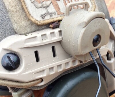 Headset Helmadapter Set (2 Stuks) - HelmRail Adapter Voor Comtac I/II - Tan - Geschikt Voor FAST, ACH En MICH Helmen