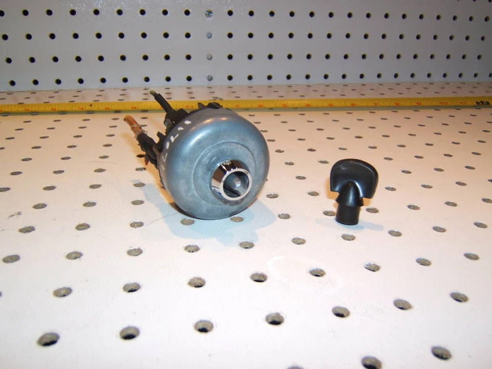 Farol de painel Mercedes 63-68 W111, W112, W110 fabricante de equipamento original 1 interruptor, cromado 1 porca e 1 botão - Imagem 2 de 4