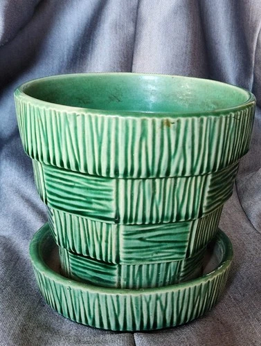 VINTAGE McCoy GREEN  BASKET WEAVE TEXTURED PLANTER