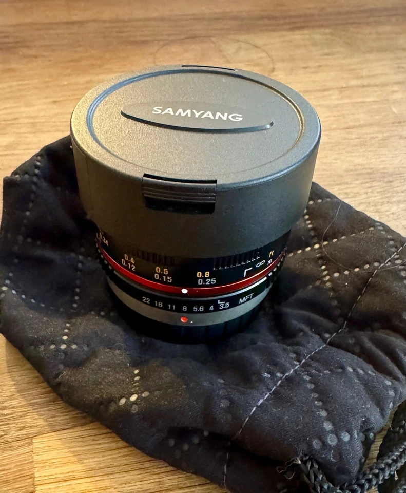 Samyang 7.5mm f3.5 UMC MF Fisheye Lens MFT; Mint Condition - Image 2 of 4