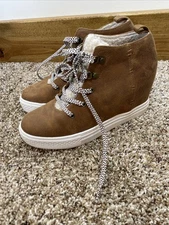Not Rated Tan Tiburon Platform Wedge Shoes Boots Sherpa Womens Size 10 Lace Up