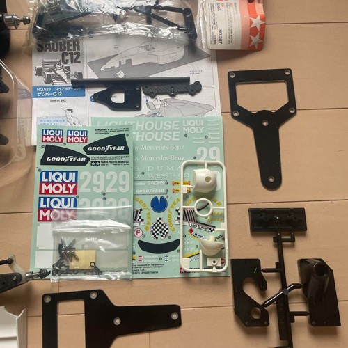Telaio radiocomandato Tamiya F103 Sauber RC F1 con opzioni - Foto 4 di 10