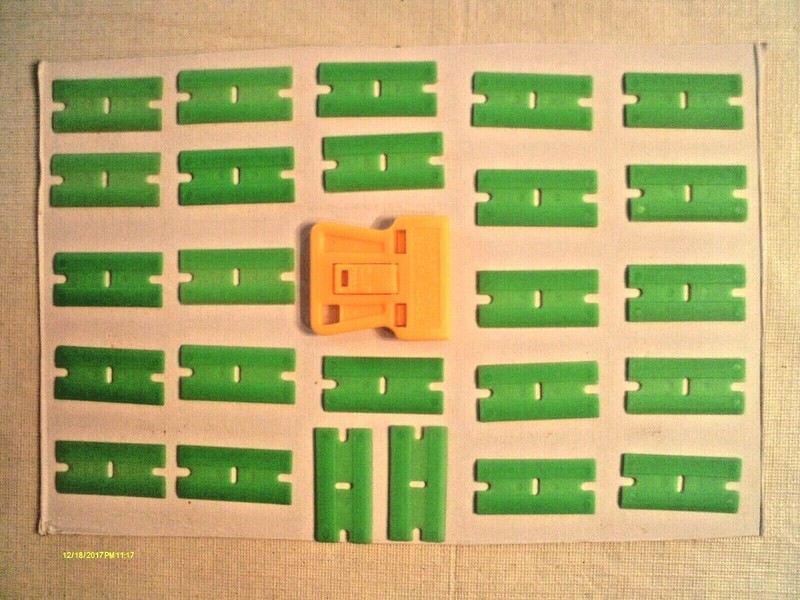 Chisel Edge Plastic Razor Blades and One Mini Razor Scraper Pinstripe 25 Pieces