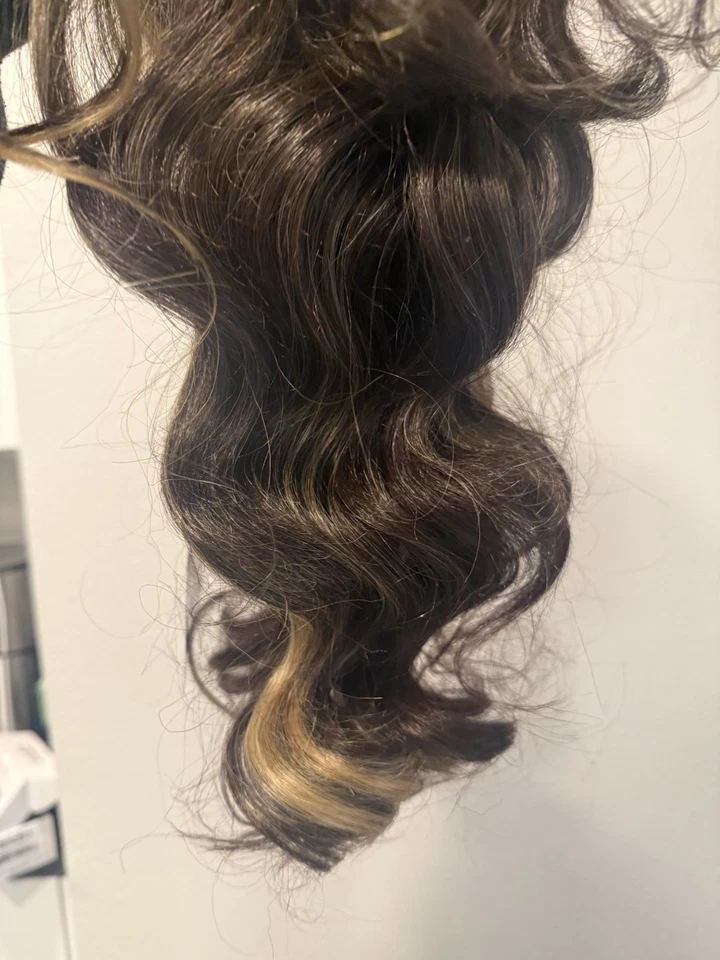 Peluca de cabello sintética de encaje profundo BOBBI BOSS 13X2 larga rizada, pelucas resistentes al calor nueva Foto 3 de 4