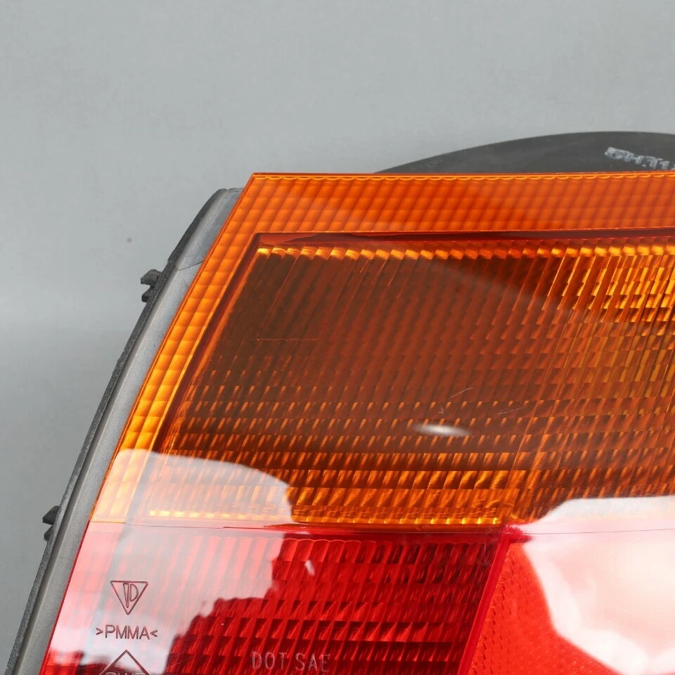 Luz trasera derecha Porsche 911 996 1999-2000 99663141401 OEM usada Foto 2 de 4