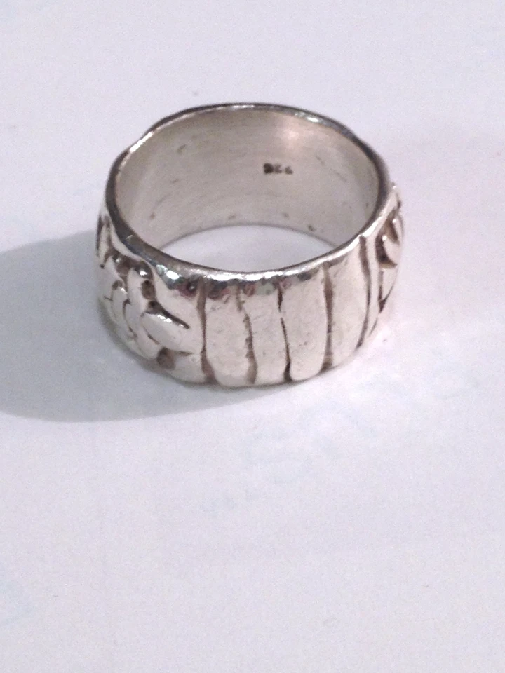 Vtg. HandCarved Mexican Wide Mayan Sterling Silver Ring - Image 3 of 4