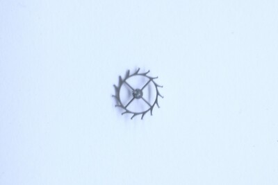 UNIVERSAL GENEVE 138 Teil 705 Auspuffrad Escape wheel Ruota d'ancora NOS
