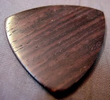 TRIANGULAR SHAPED EXOTIC WOOD GUITAR PICK - ROSEWOOD