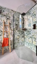 Ex-Display Aqata Curved Quintet Black Wetroom Screen and Wall Profile 8mm 1000mm