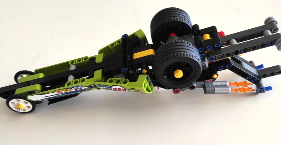 LEGO Technic 42103 Dragster, photo 4 sur 5