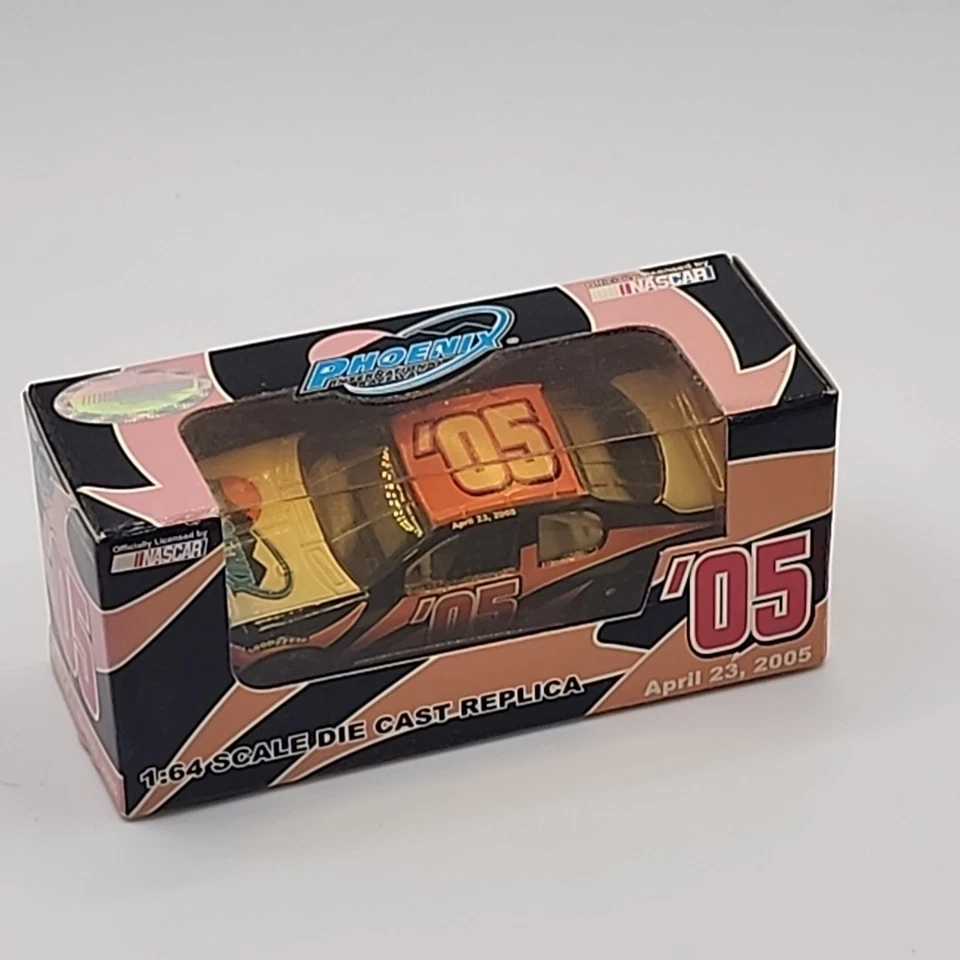 Nascar '05 Phoenix International Raceway 1:64 Scale Die Cast Race Car B206 - Image 4 of 4