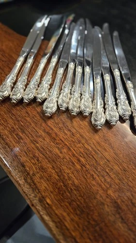 12 STERLING SILVER HANDLED KNIVES. WALLACE SIR CHRISTOPHER.