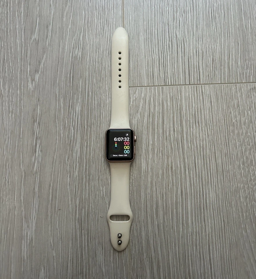 Apple Watch Series 3, photo 1 of 2