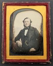 VICTORIAN DAGUERREOTYPE QUARTER PLATE SEATED GENTLEMAN c1840's​​