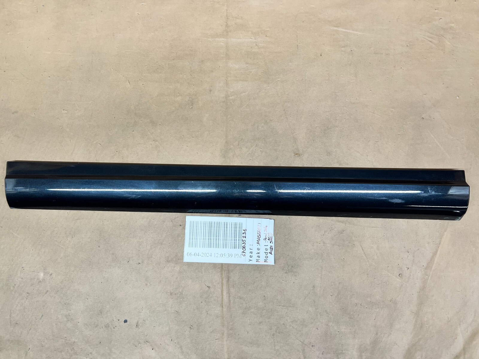 2017-2020 MASERATI LEVANTE FRONT LEFT SIDE EXTERIOR DOOR LOWER MOLDING TRIM OEM