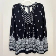 Black and White Paisley and Geometric Top